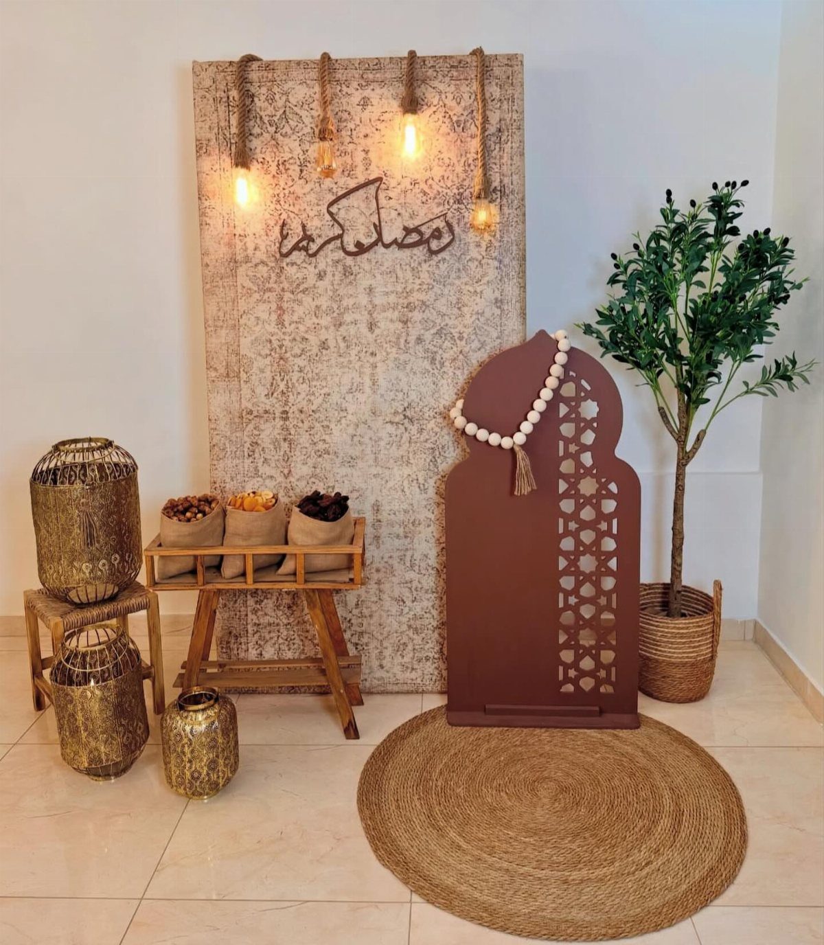 Ramadan wall decorations with glowing lights, gold lanterns, and a decorative arched screen.